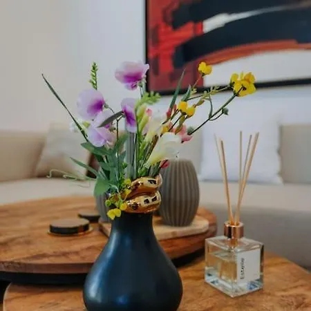 Brand New Bright & Luxurious In Amsterdam! וילה
