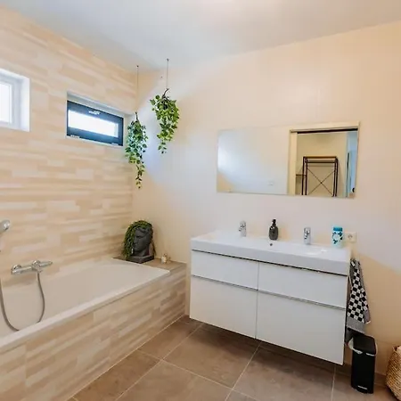 Brand New Bright & Luxurious In Amsterdam!