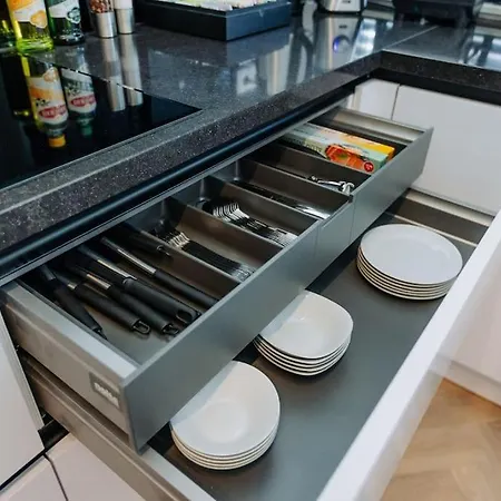 Brand New Bright & Luxurious In Amsterdam!