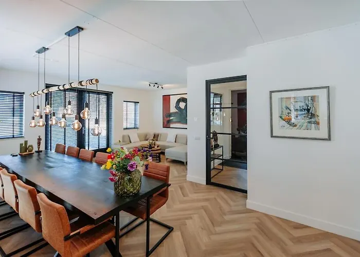 Brand New Bright & Luxurious In Amsterdam!