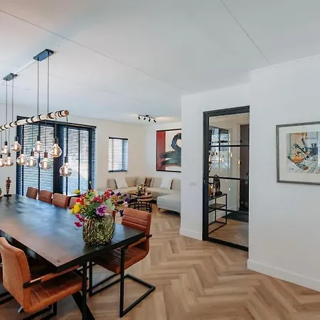 Brand New Bright & Luxurious In Amsterdam!