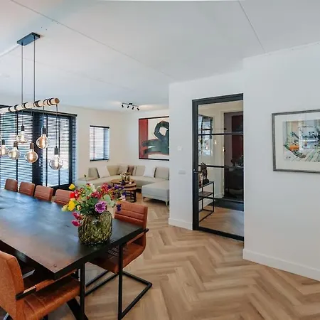 Brand New Bright & Luxurious In Amsterdam!