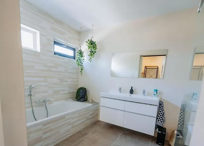 Brand New Bright & Luxurious In Amsterdam!